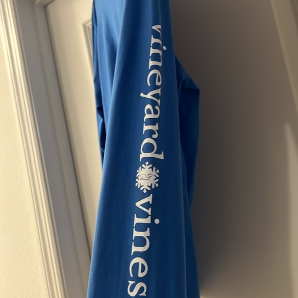 Vineyard Vines Winter whale T-shirt - Picture 2 of 3